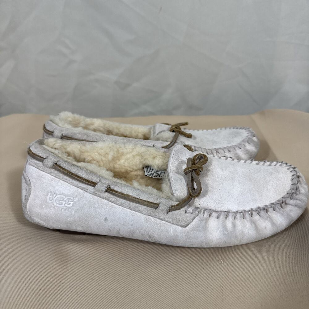 UGG Australia Dakota Moccasin Slippers Womens 7 Cream Suede Shearling Lined